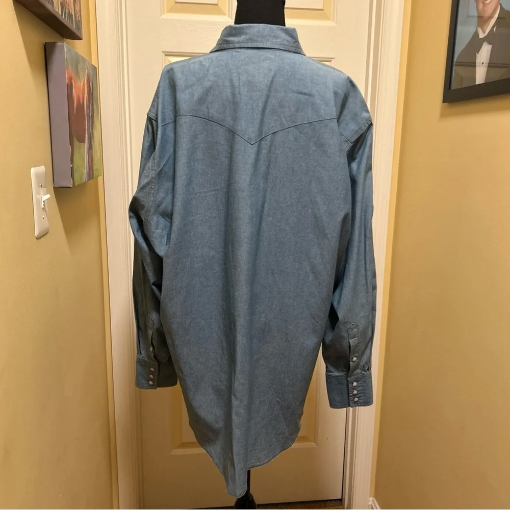 Men’s NWOT Wrangler Light Blue Denim Shirt 100% cotton